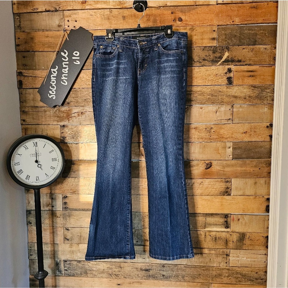 Nine West women's boot cut  casual darker blue jeans size 8/28